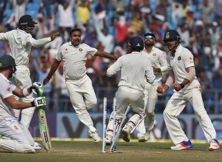 India's Amit Mishra (3rd L) celebrates along with his captain Virat Kohli (R) after taking the wicket of South Africa's Faf du Plessis (L) during the third day of their third test cricket match in Nagpur, India, November 27, 2015. REUTERS/Amit Dave
