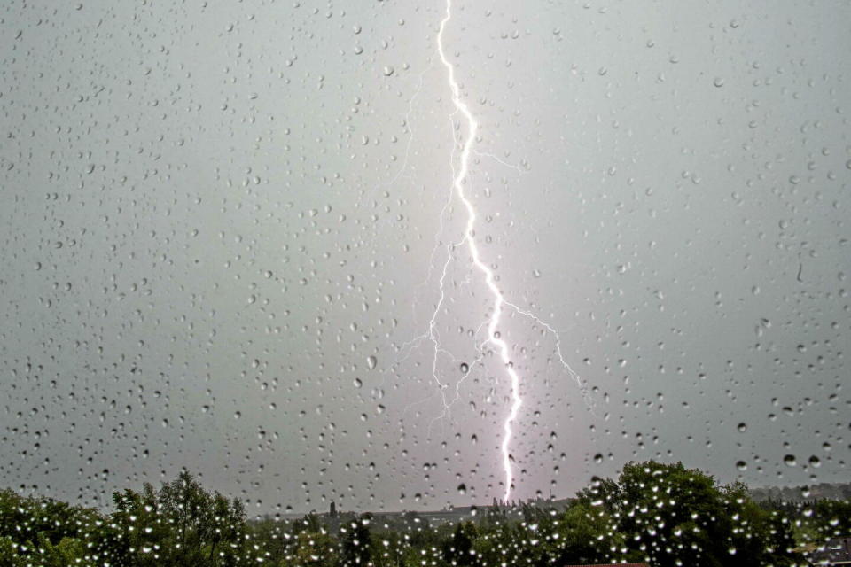 De violents orages ont frappé le nord du pays, ce dimanche 12 mai.  - Credit:Bruno Levesque / MAXPPP / IP3 PRESS/MAXPPP