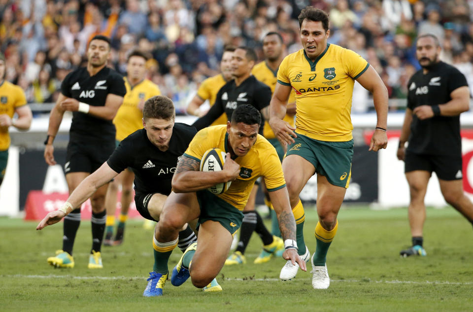 Australia's Israel Folau scores a try for the Wallabies during their Bledisloe Cup rugby test against the All Blacks at the Nissan Stadium in Yokohama, Japan, Saturday, Oct. 27, 2018. (AP Photo/Shuji Kajiyama)