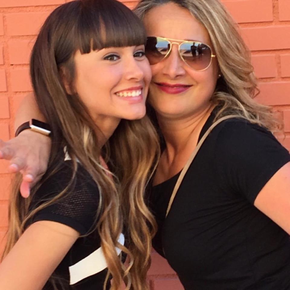 <p>“La mujer de mi vida hoy cumple años. Te quiero mamá”, escribía Aitana junto a la serie de fotografías. (Foto: Instagram / <a rel="nofollow noopener" href="http://www.instagram.com/p/BnBA7fHFhoX/" target="_blank" data-ylk="slk:@aitanax;elm:context_link;itc:0;sec:content-canvas" class="link ">@aitanax</a>). </p>