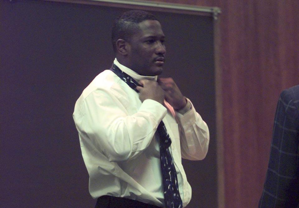 Defendant Anthony Kyles puts on a tie in Judge Deborah Tyner's courtroom before the jury enter for his trial In Oakland Circuit Court for the firebombing murder of an adult and three children in Pontiac.  Photo by Richard Lee/dfp  10/7/97