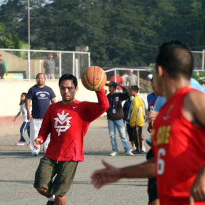Manny Pacquiao dribbles as he plays basketball after a training session in 2012. (Getty)
