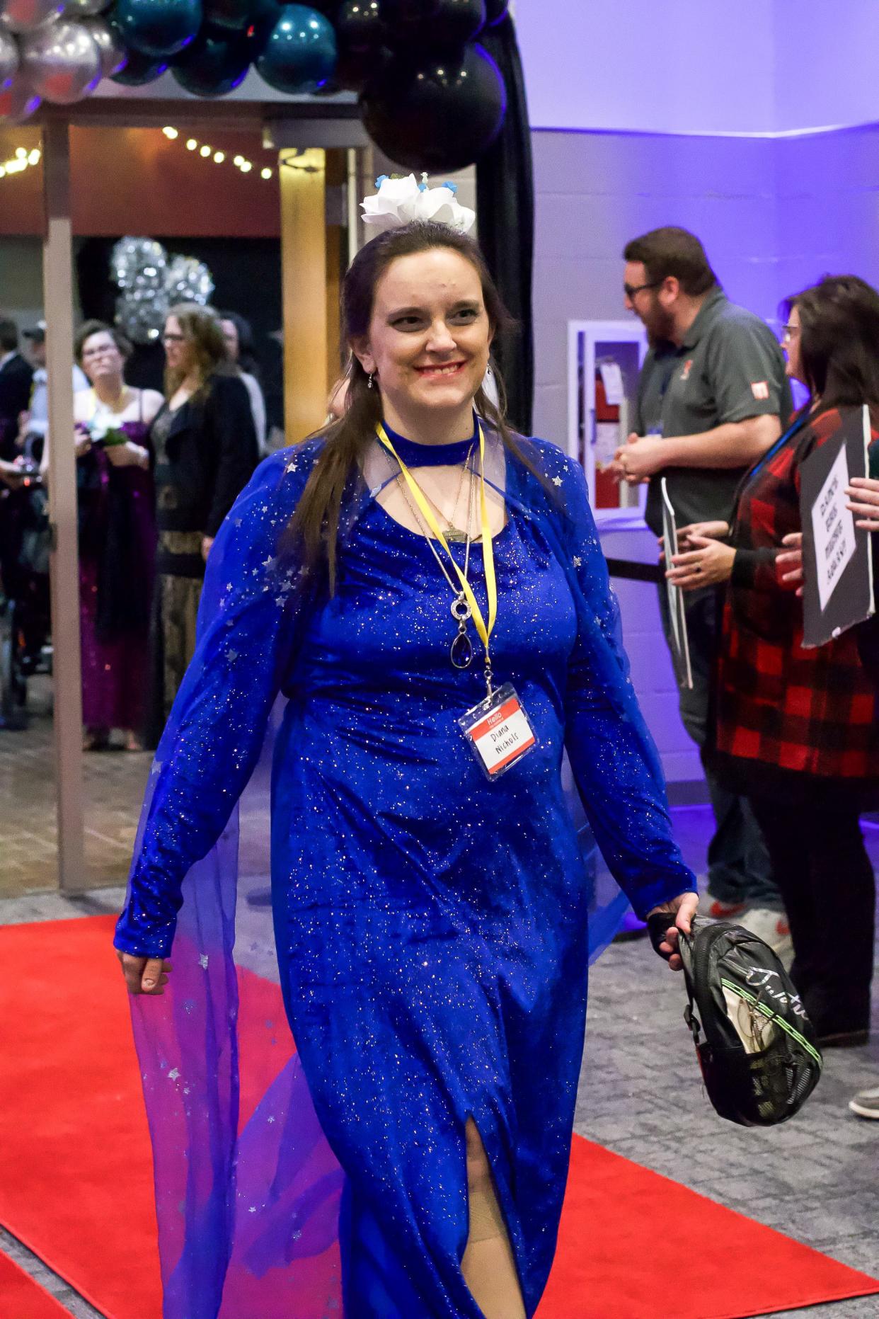 Diana Nichols arrives at Night to Shine, in a stunning, deep blue dress.
