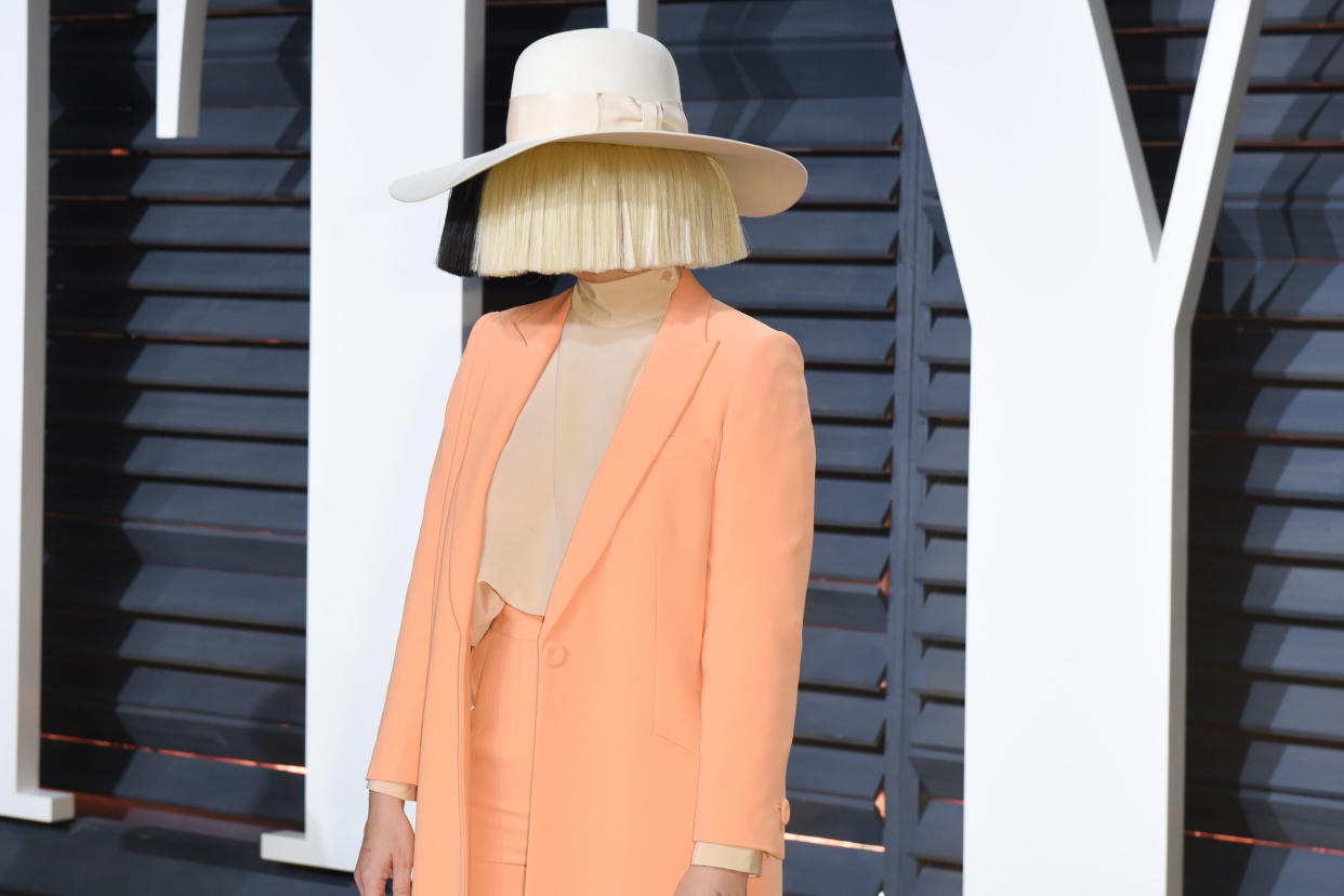 Sia went wigless in this revealing Insta pic