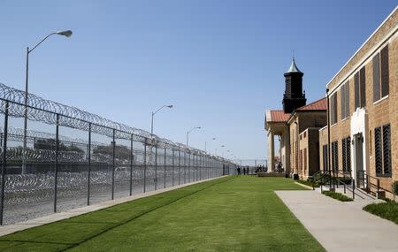 The El Reno Federal Correctional Institution is seen outside Oklahoma City July 16, 2015. REUTERS/Kevin Lamarque