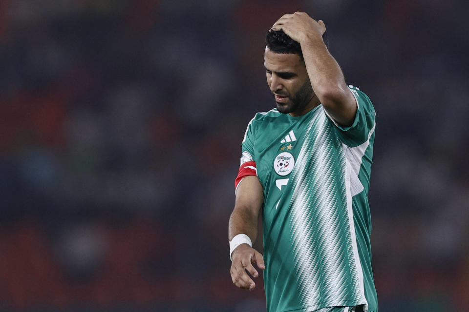 Plus qu’un coup sur la tête, l’élimination des Fennecs lors de la CAN 2023 signe les prémices de la fin d’une génération dorée pour le football algérien.