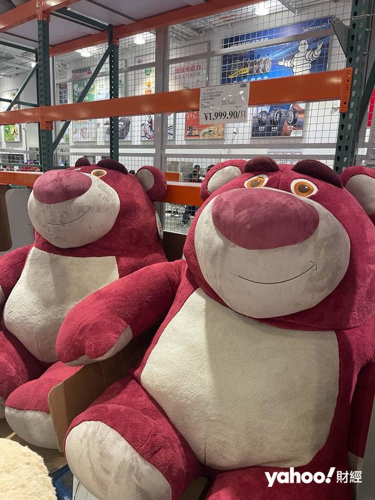 上星期深圳Costco開幕，超巨大泰迪熊和勞蘇熊大賣