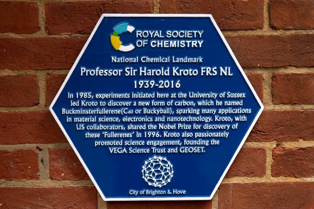 Nobel prize university professor given iconic blue plaque after ...