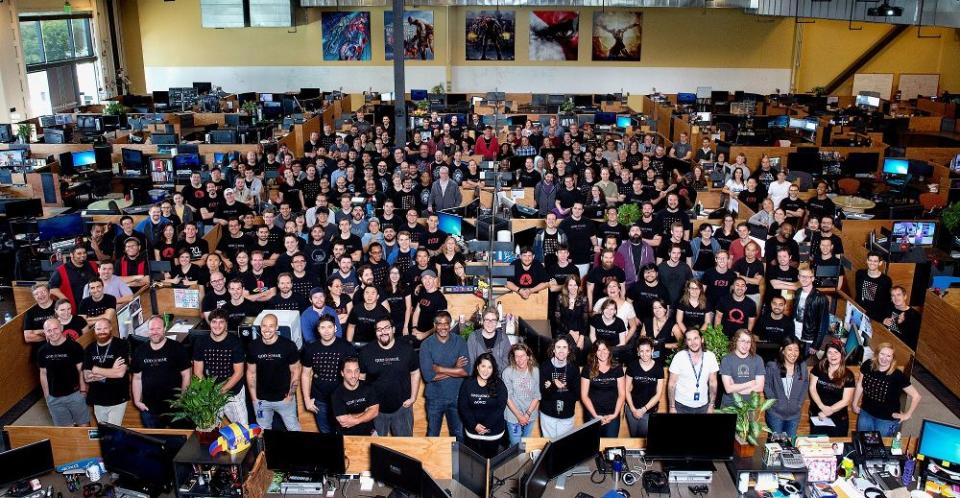 聖塔莫尼卡工作室目前總員工約超過220人，是索尼互動娛樂第一方遊戲開發團隊。