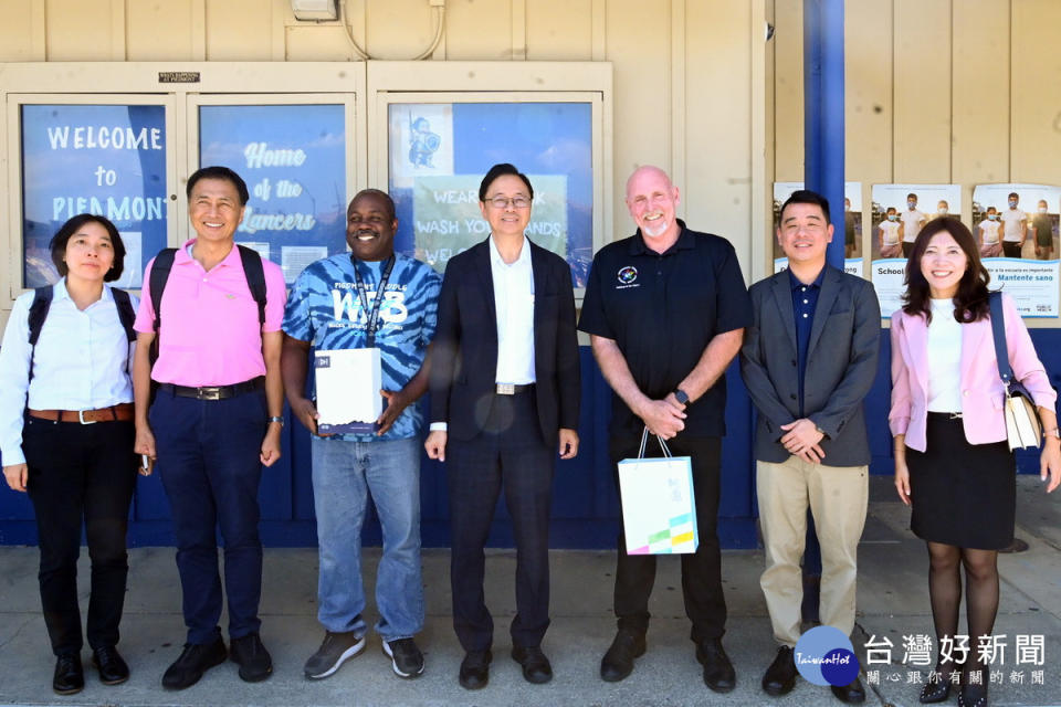 桃園市長張善政率團前往Google Reference School與ChromeOS Enterience Center參訪。