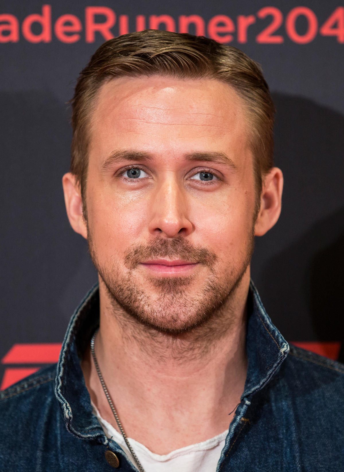 Ryan Gosling Will Host Saturday Night Lives Season 43 Premiere 