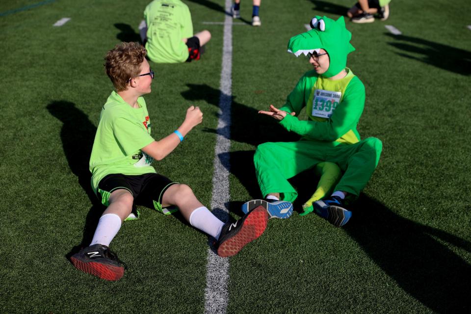 Declan Williams, 12, and Daniel Marshall, 14, play a game before the start of their race.