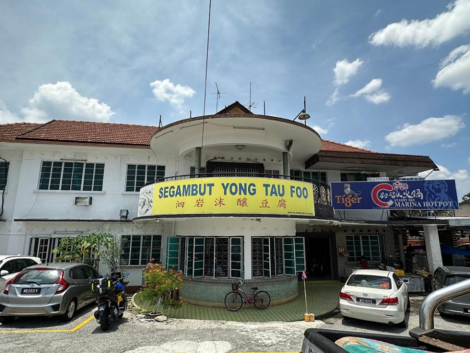 You won't miss the huge sighboard proclaiming Ipoh Yong Tau Foo.