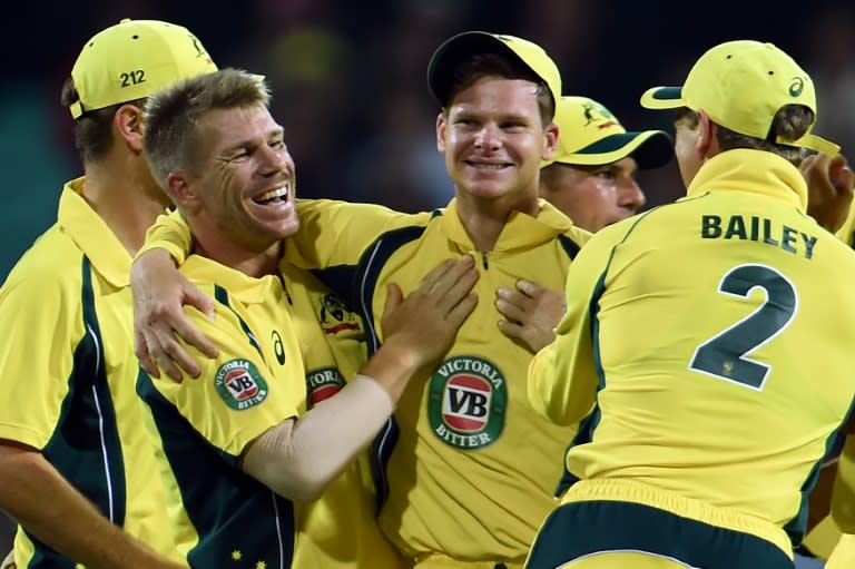 Australia celebrate after a catch by Steve Smith (centre) to dismiss New Zealand's BJ Watling in Sydney on December 4, 2016