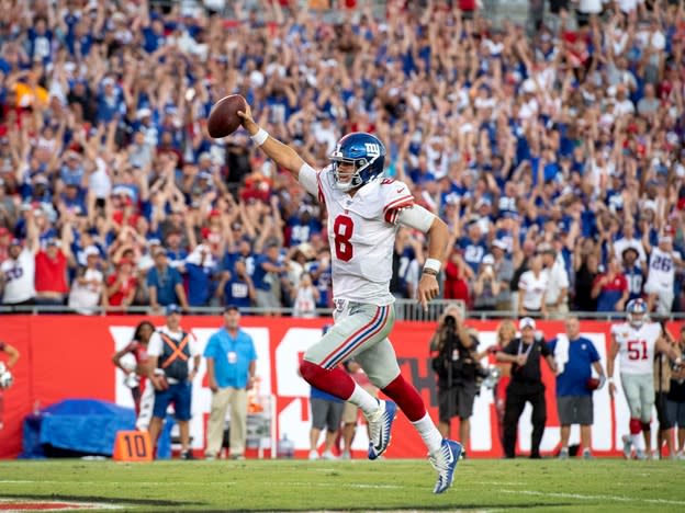 Daniel Jones Deserves a New Deal – Former Giant & 'Helmet Catch' WR Speaks  Up