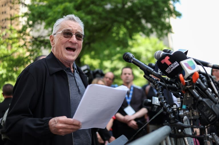 Prominenter Gegenwind für Donald Trump in New York: Hollywood-Legende Robert De Niro hat während des Schweigegeldprozesses gegen den Ex-Präsidenten vor einem erneuten Wahlsieg Trumps gewarnt. "Jetzt ist es an der Zeit, ihn zu stoppen", sagte er. (CHARLY TRIBALLEAU)