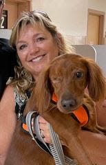 Dian Workman posed with her Irish setter, Lucy, who was blinded by a shotgun blast in August 2020.