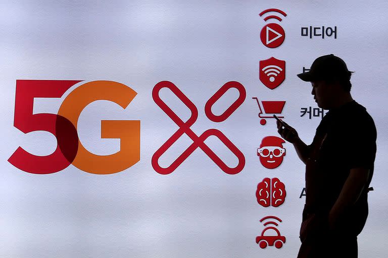 Un cartel promocionando las redes 5G en Corea del Sur; el pa&#xed;s es el primero en disponer de esta tecnolog&#xed;a en todo su territorio