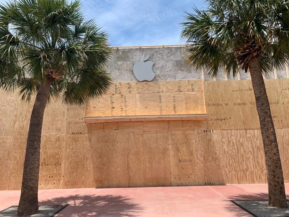 Apple store at 1021 Lincoln Road, Miami Beach, on Tuesday June 2, 2020.
