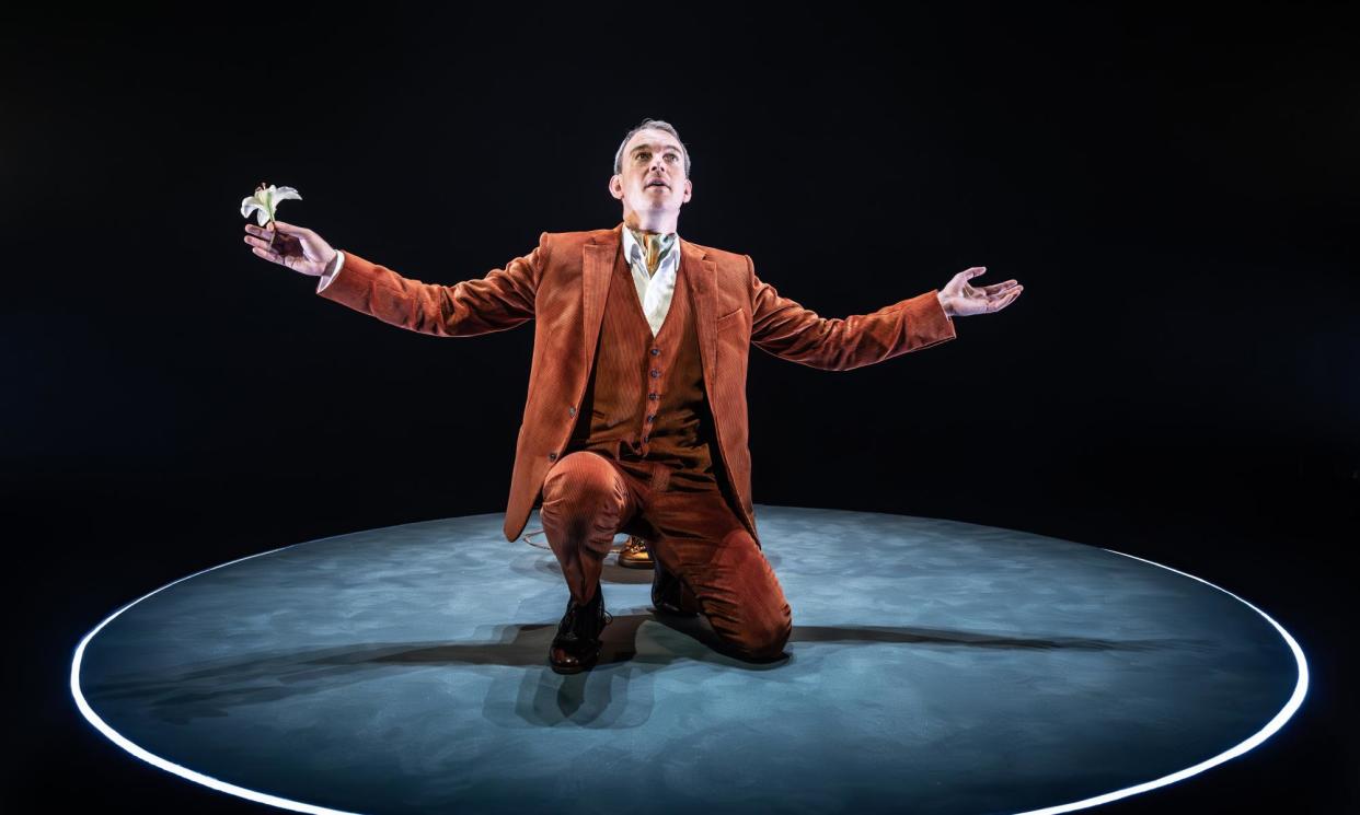 <span>Looking at the stars … Alastair Whatley in The Importance of Being Oscar.</span><span>Photograph: Marc Brenner</span>