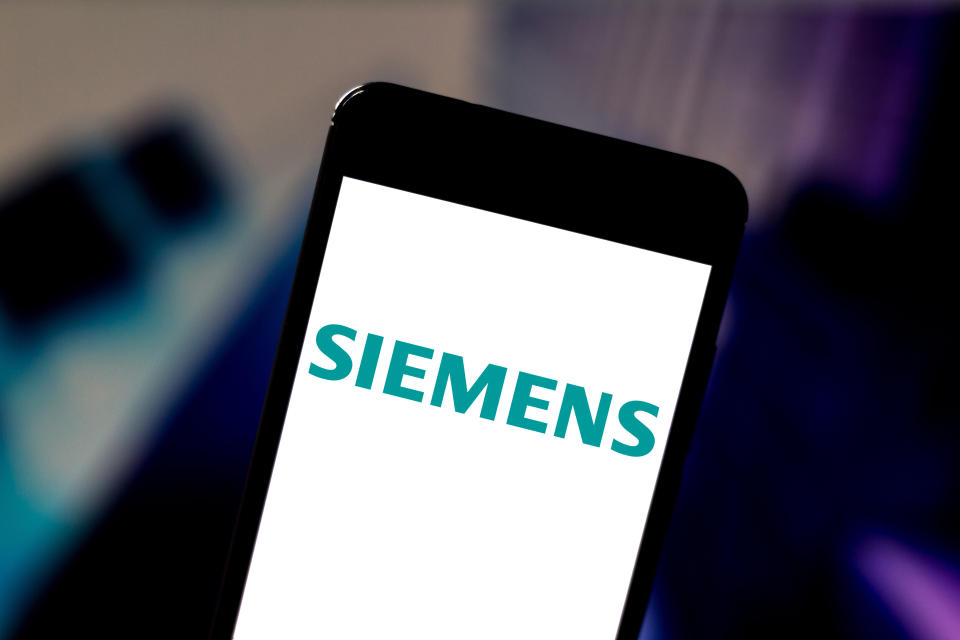 Siemens-Logo (Photo Illustration by Rafael Henrique/SOPA Images/LightRocket via Getty Images)