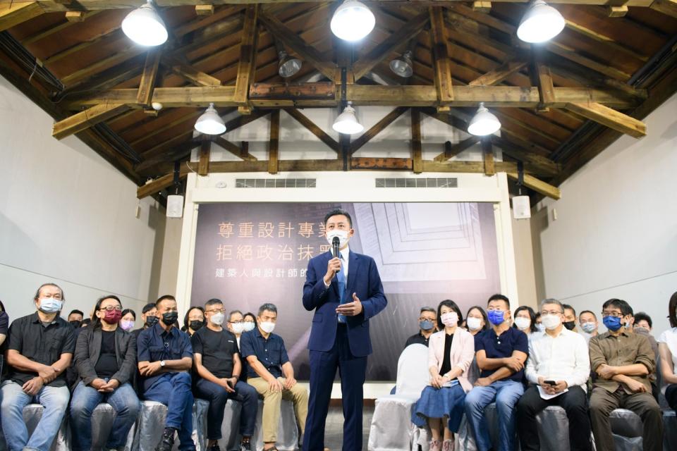 林智堅痛批，國民黨用政治霸凌專業，破壞台灣民主，讓選舉成為潑髒水比賽。   圖：林智堅臉書