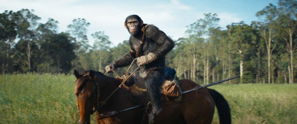 owen teague as noa, kingdom of the planet of the apes