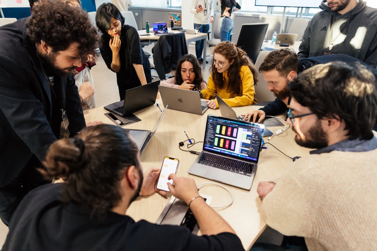 Apple Developer Academy students working together on a project during a developer workshop focussed on accessibility (Apple )