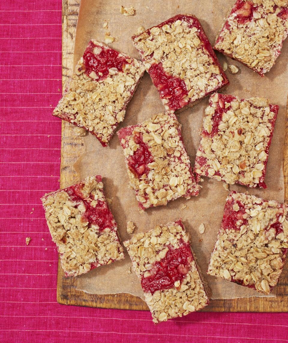 Strawberry Rhubarb Crumb Bars