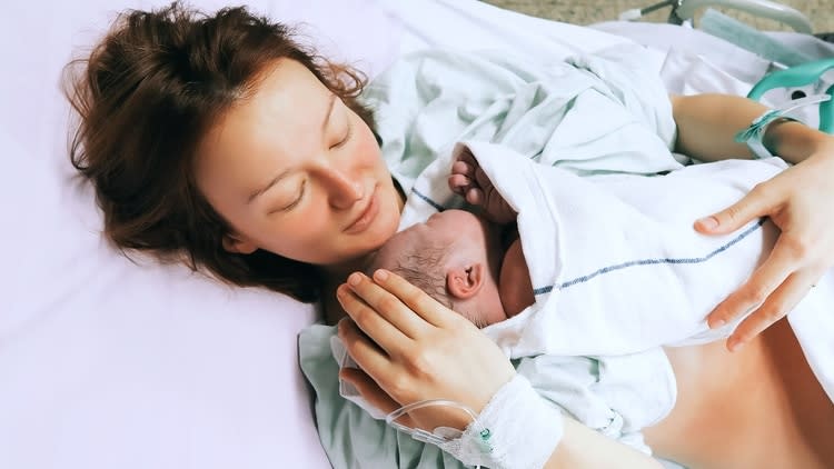 Menos interferencias y más acompañantes, este ha sido uno de los lemas más reclamados por las futuras madres en las salas de partos. (Foto: Getty)