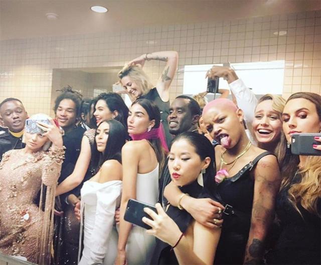 Remember Kylie Jenners Epic Bathroom Shot The Most A List Met Gala Selfies Ever 