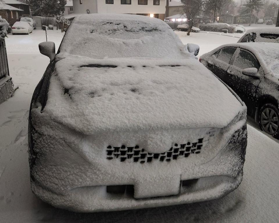 PHOTOS: Storm brings blizzard-like conditions, thundersnow to Ontario