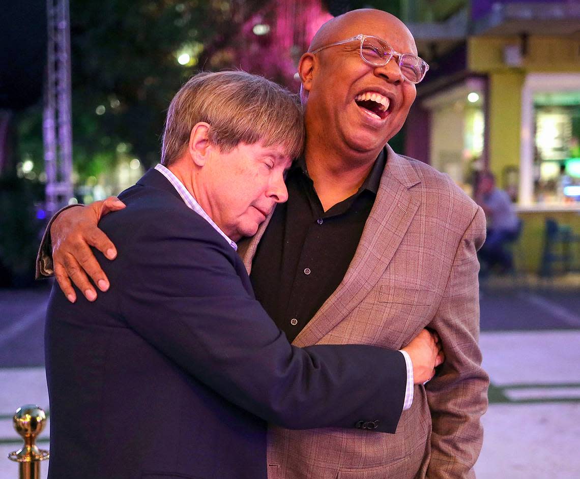 Dave Barry (left) tries to keep his former colleague Leonard Pitts Jr. from actually retiring but, hug aside at a Miami Herald party for Pitts in Wynwood, on Dec. 8, 2022, a laughing Pitts is, indeed, retiring.