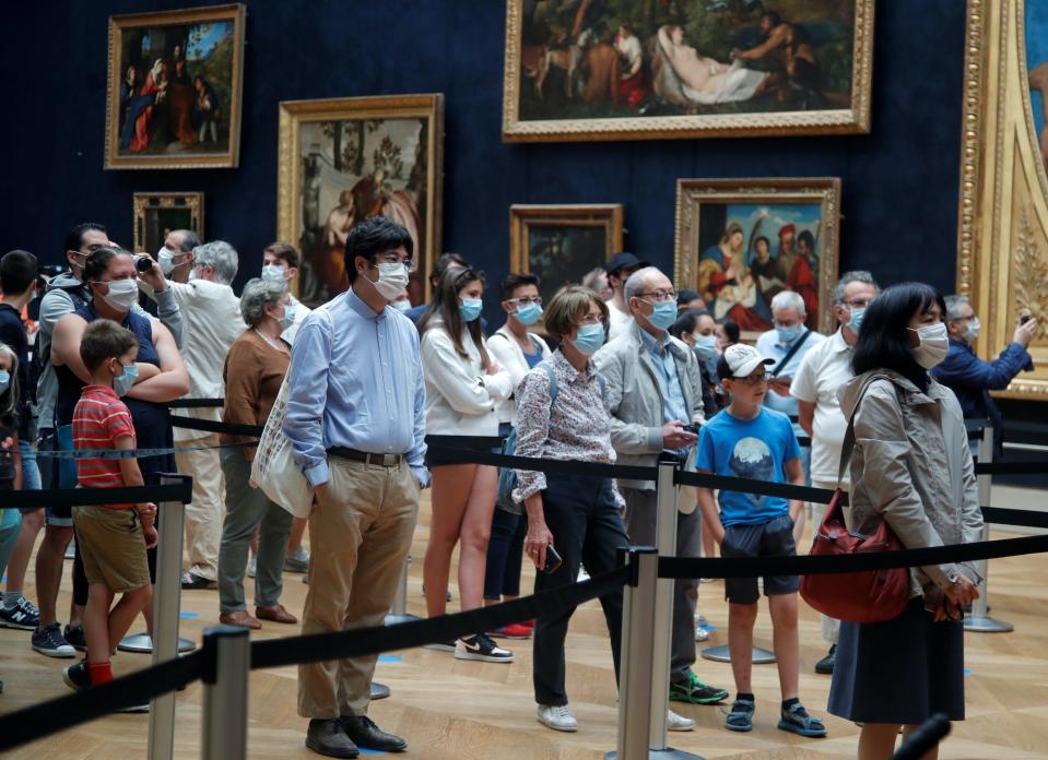 line to see Mona Lisa.JPG