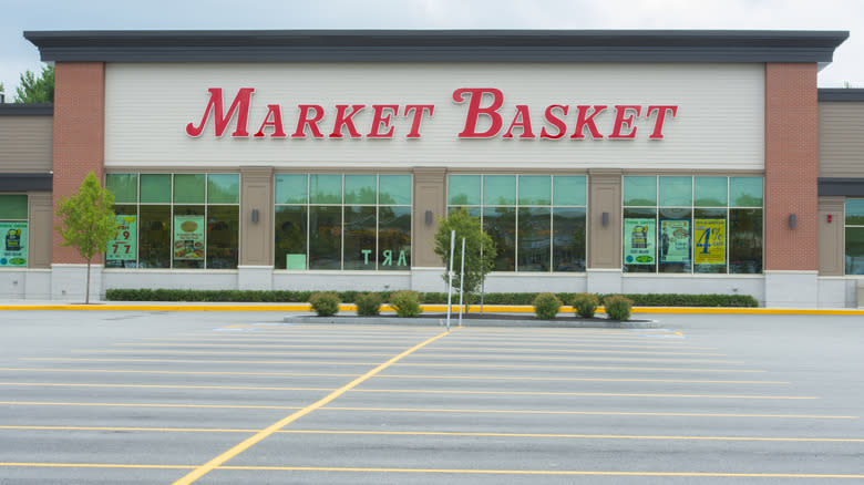 Market Basket storefront parking lot