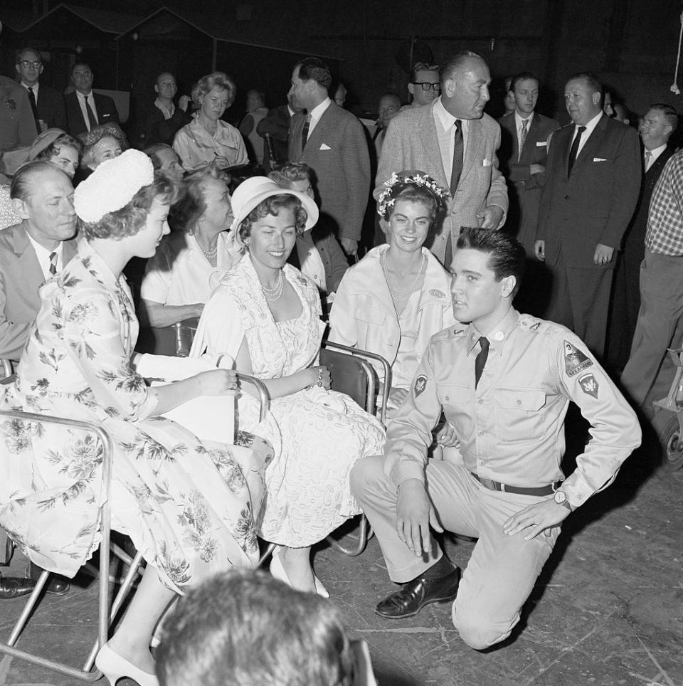 27) 1960: Meeting Royalty
