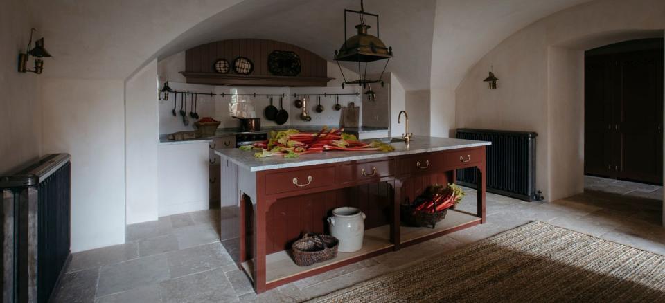 Country kitchens ideas: Stone flooring