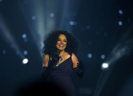 2017 American Music Awards – Show – Los Angeles, California, U.S., 19/11/2017 – Singer Diana Ross performs. REUTERS/Mario Anzuoni