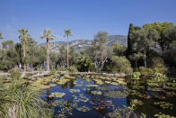 <p>Der weitläufige botanische Garten mit seinen Amazonas-Seerosen auf dem künstlich angelegten Teich ist ein weiterer faszinierender Teil der Villa. </p>