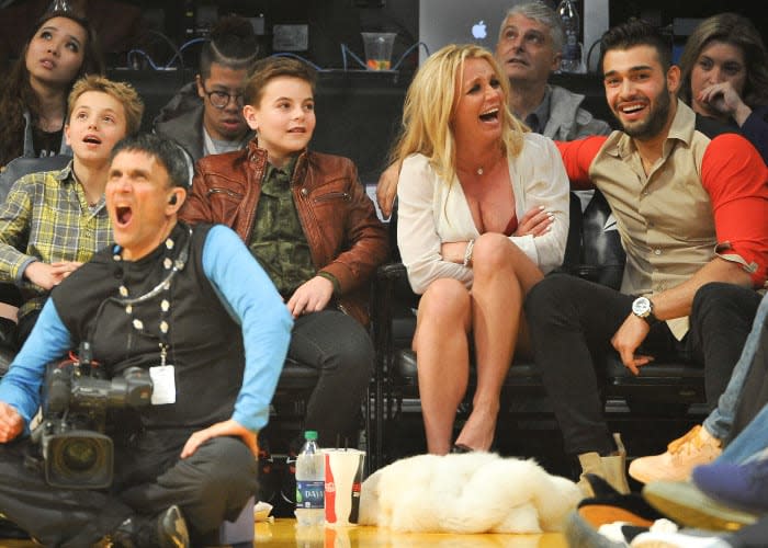 Britney Spears con su exmarido Sam y sus dos hijos