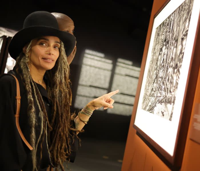 Lisa Bonet en la exposición fotográfica de Salgado