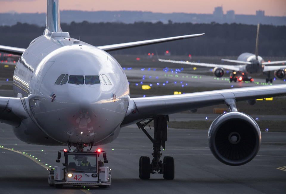 Für Nicht-EU-Bürger gilt ab sofort ein Einreiseverbot. Betroffene werden an den Flughäfen abgewiesen. (Bild: dpa)