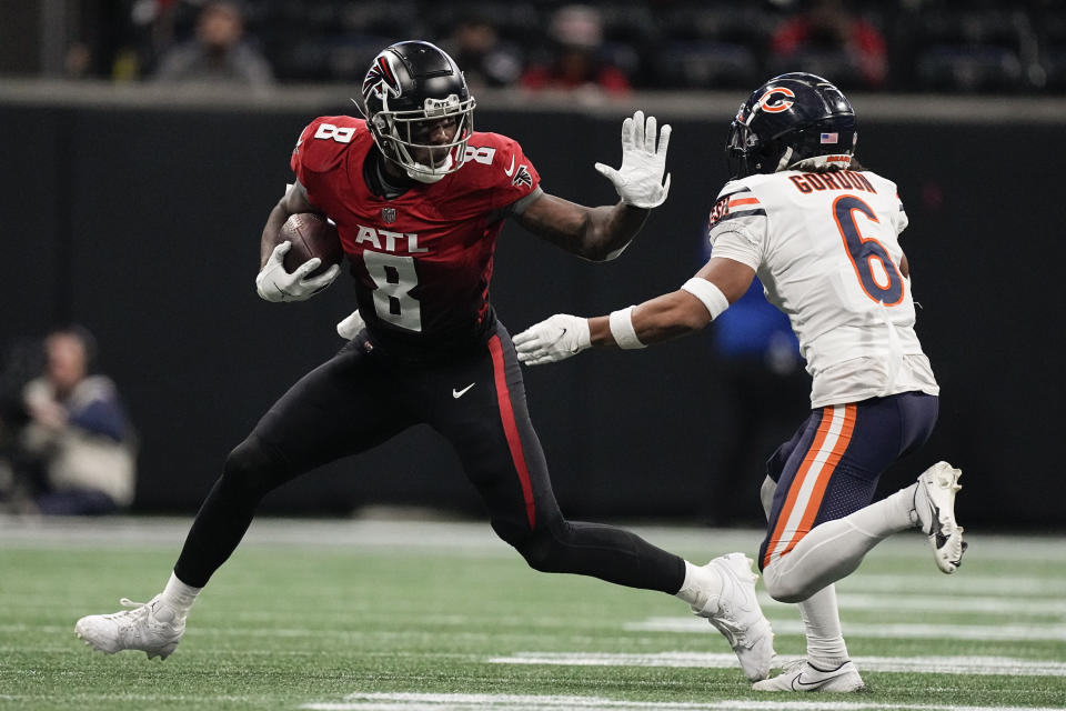 Atlanta Falcons tight end Kyle Pitts (8) runs near Chicago Bears cornerback Kyler Gordon (6) during the first half of an NFL football game, Sunday, Nov. 20, 2022, in Atlanta. (AP Photo/John Bazemore)