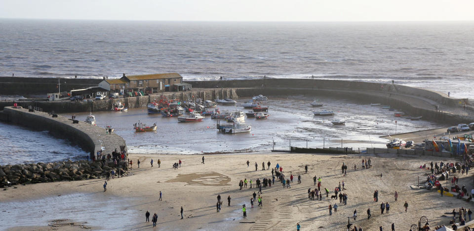 Pages of the Sea: WW1 sand portrait tributes around UK