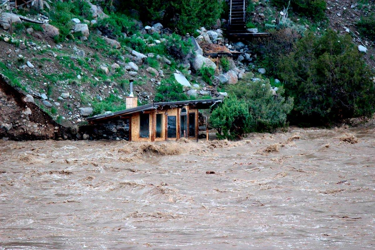 YELLOWSTONE INUNDACIONES (AP)