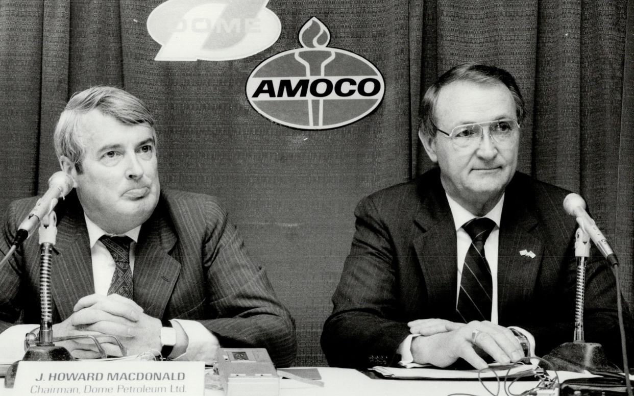 MacDonald, left, with T Don Stacy (president of the US oil giant Amoco) around the time of the sale of the troubled Canadian company Dome Petroleum to Amoco (circa 1987) -  Ron Bull/Toronto Star via Getty Images