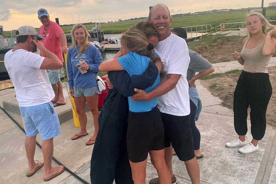 <p>USCG Mid-Atlantic/Twitter</p> Rescued divers reuniting with family