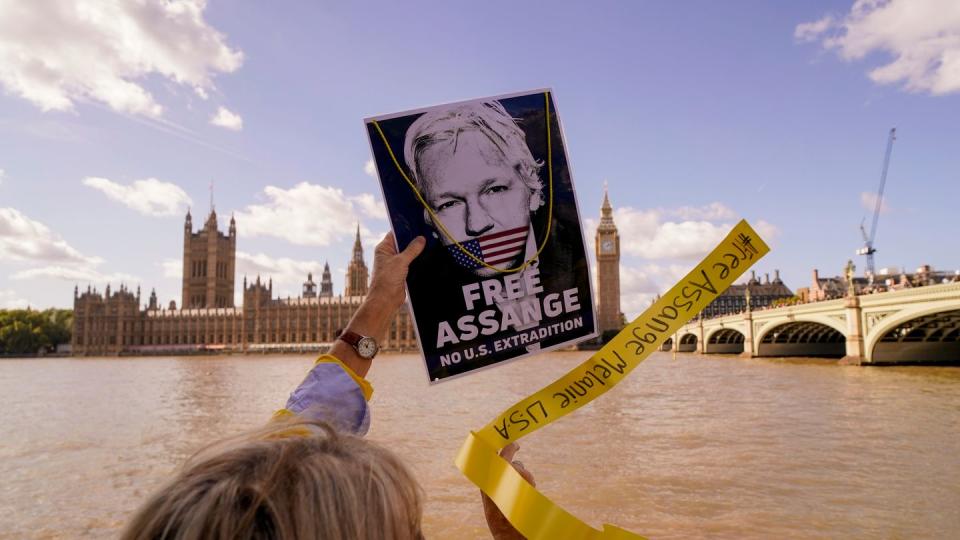 Der inhaftierte Julian Assange hat sich mit dem Coronavirus infiziert. (Bild: dpa)