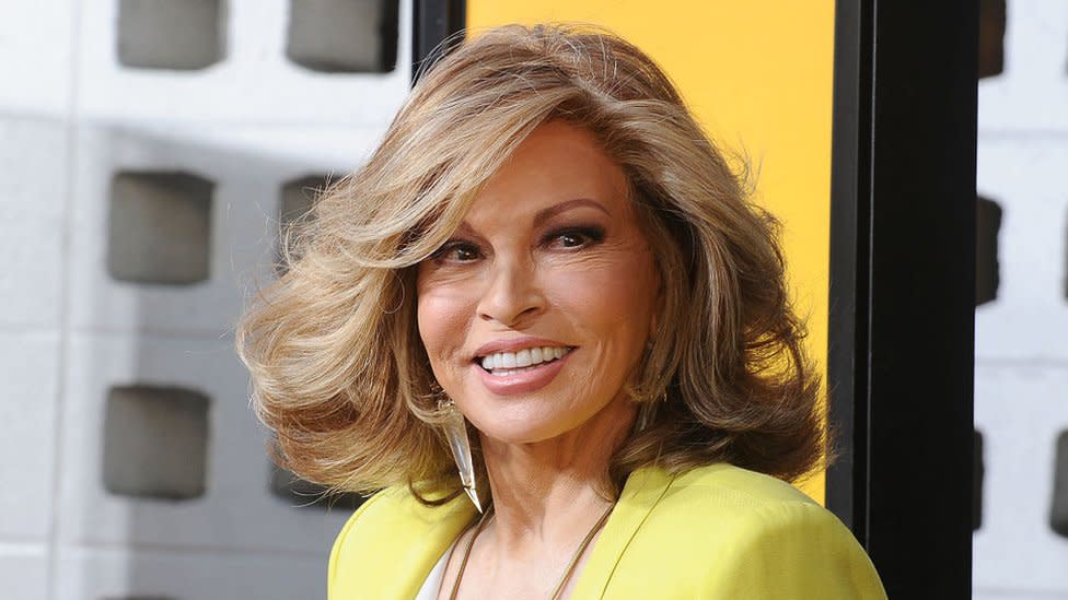 La actriz Raquel Welch asiste al estreno de "How to Be a Latin Lover" el 26 de abril de 2017.