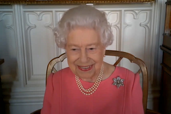 La reina Isabel II en una videoconferencia